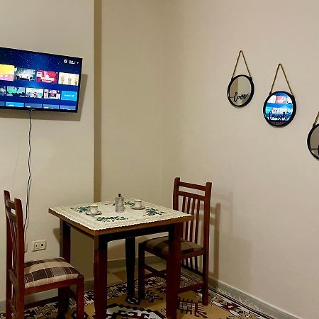 Lovely Studio Apartment Beachfront Durrës Buitenkant foto