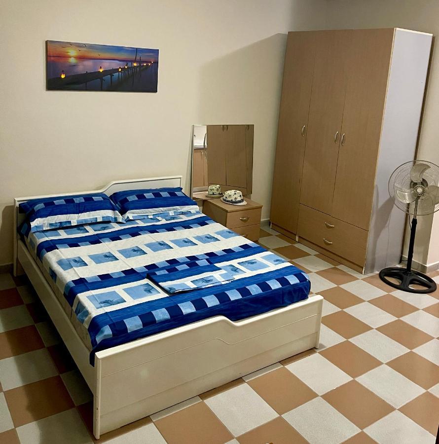 Lovely Studio Apartment Beachfront Durrës Buitenkant foto