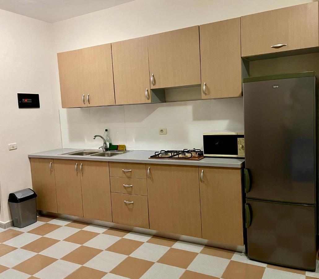 Lovely Studio Apartment Beachfront Durrës Buitenkant foto
